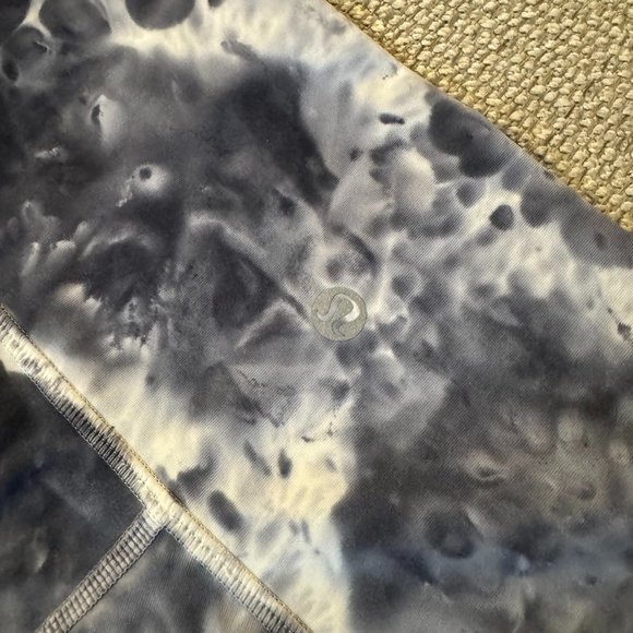 lululemon Align Pant 25" - Size 4, Diamond Dye/Daydream/Ink Blue - Picture 2 of 4